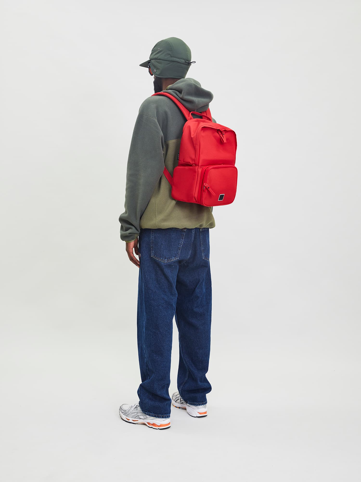 https://a.storyblok.com/f/247851/41b3344396/day_backpack_red_13_31692.jpg