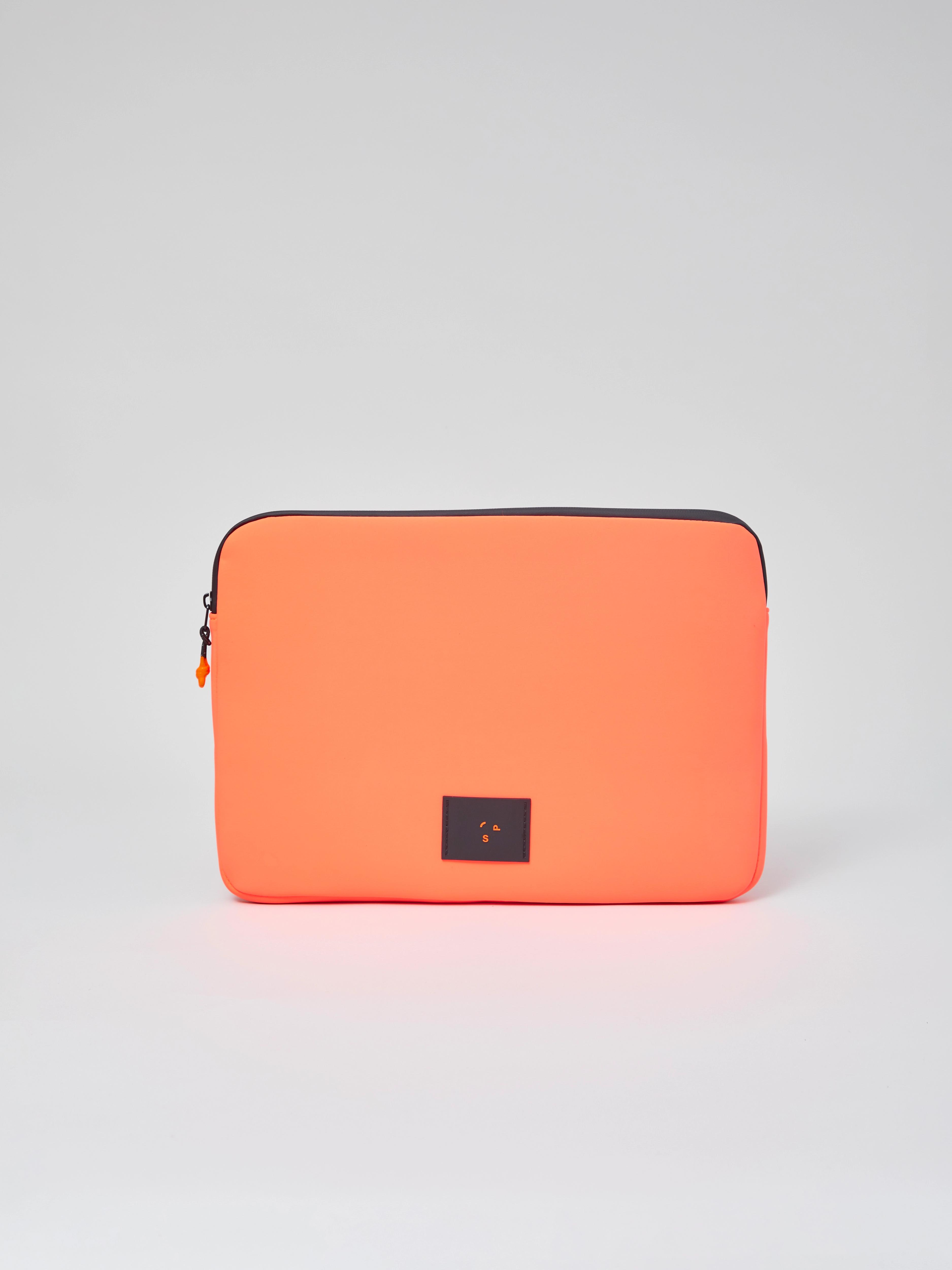 https://s3.amazonaws.com/a.storyblok.com/f/247851/71cfda6612/laptop_sleeve_16_orange_84.webp